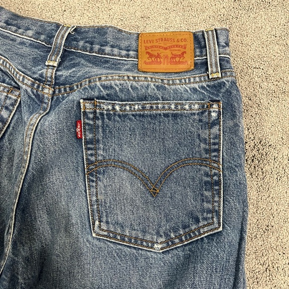 Levi’s high rise cropped vintage straight leg denim jeans - Picture 3 of 5